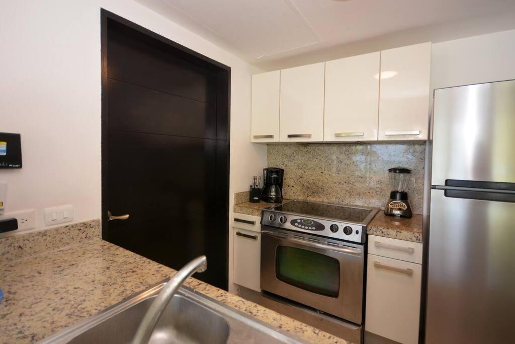Great Location Front Apartment