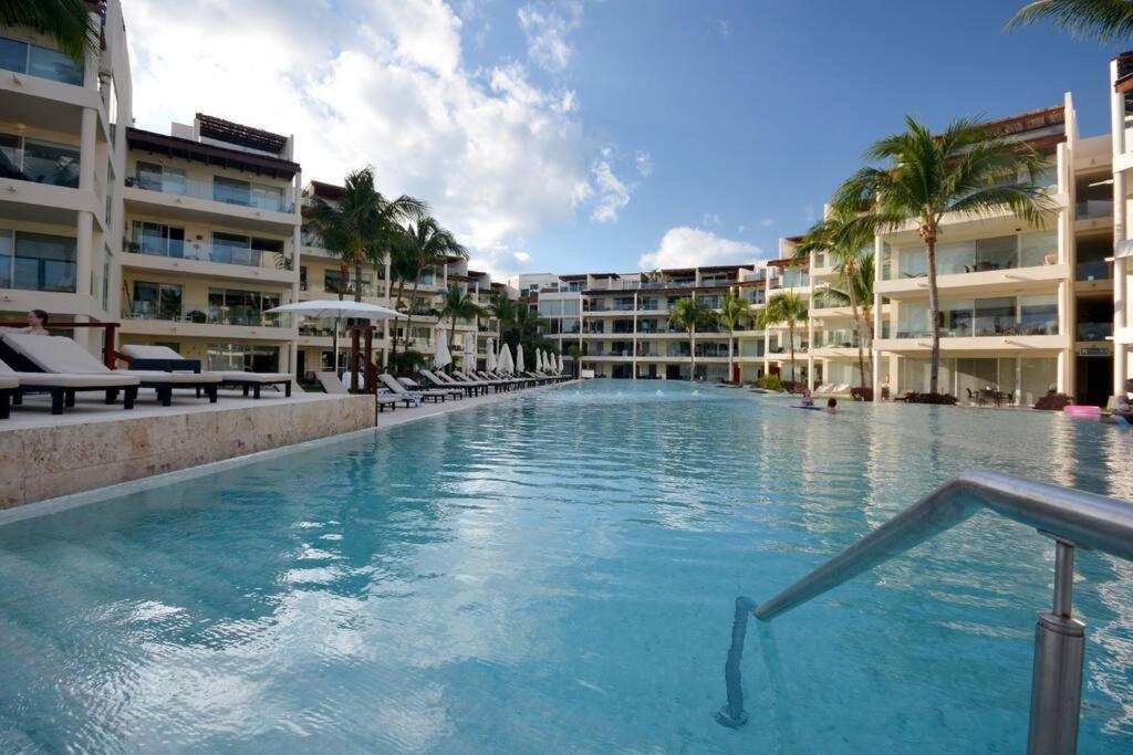 Great Location Front Apartment *