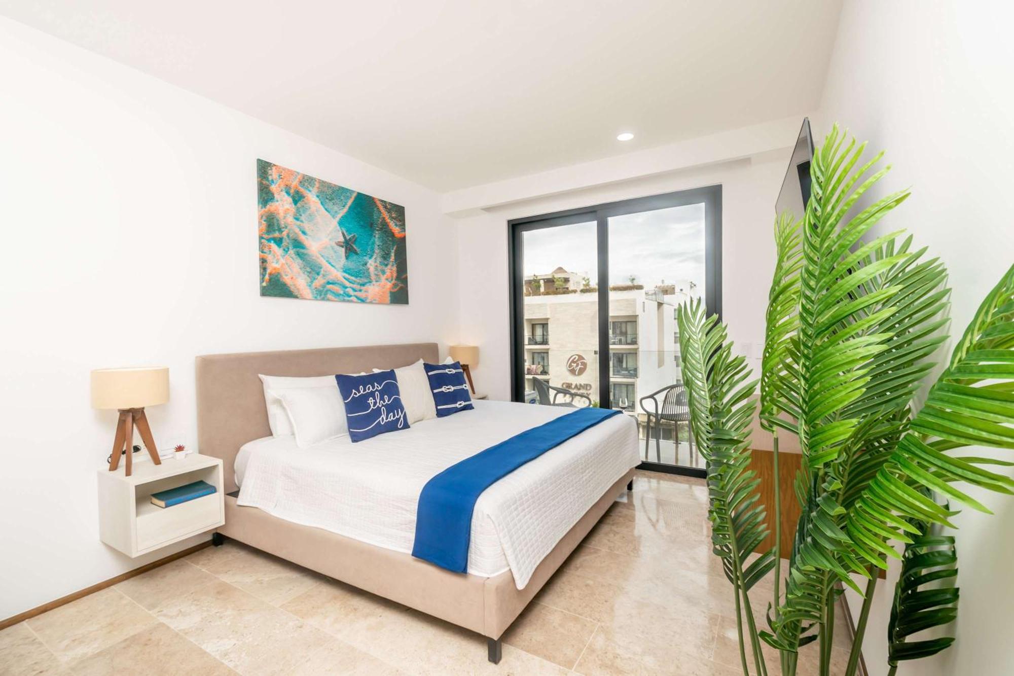 Nhà nghỉ Chic Studio, Oceanview Roof Pool, Balcony, Gym *