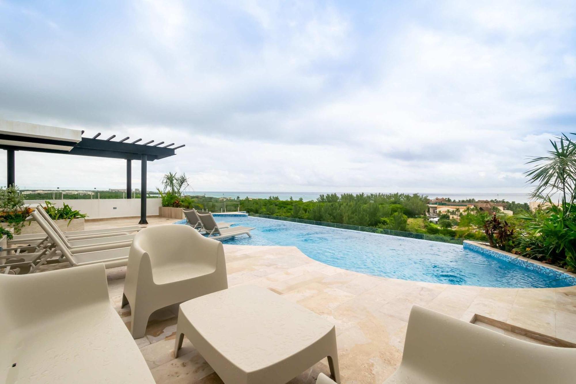 Nhà nghỉ Chic Studio, Oceanview Roof Pool, Balcony, Gym *