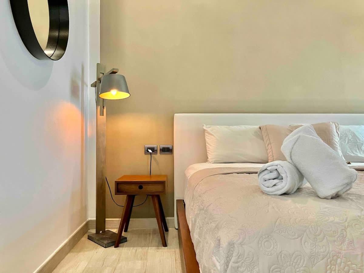 On 5th Avenue Steps Away From Mamita's At Quinto Sol By Waves Playa del Carmen