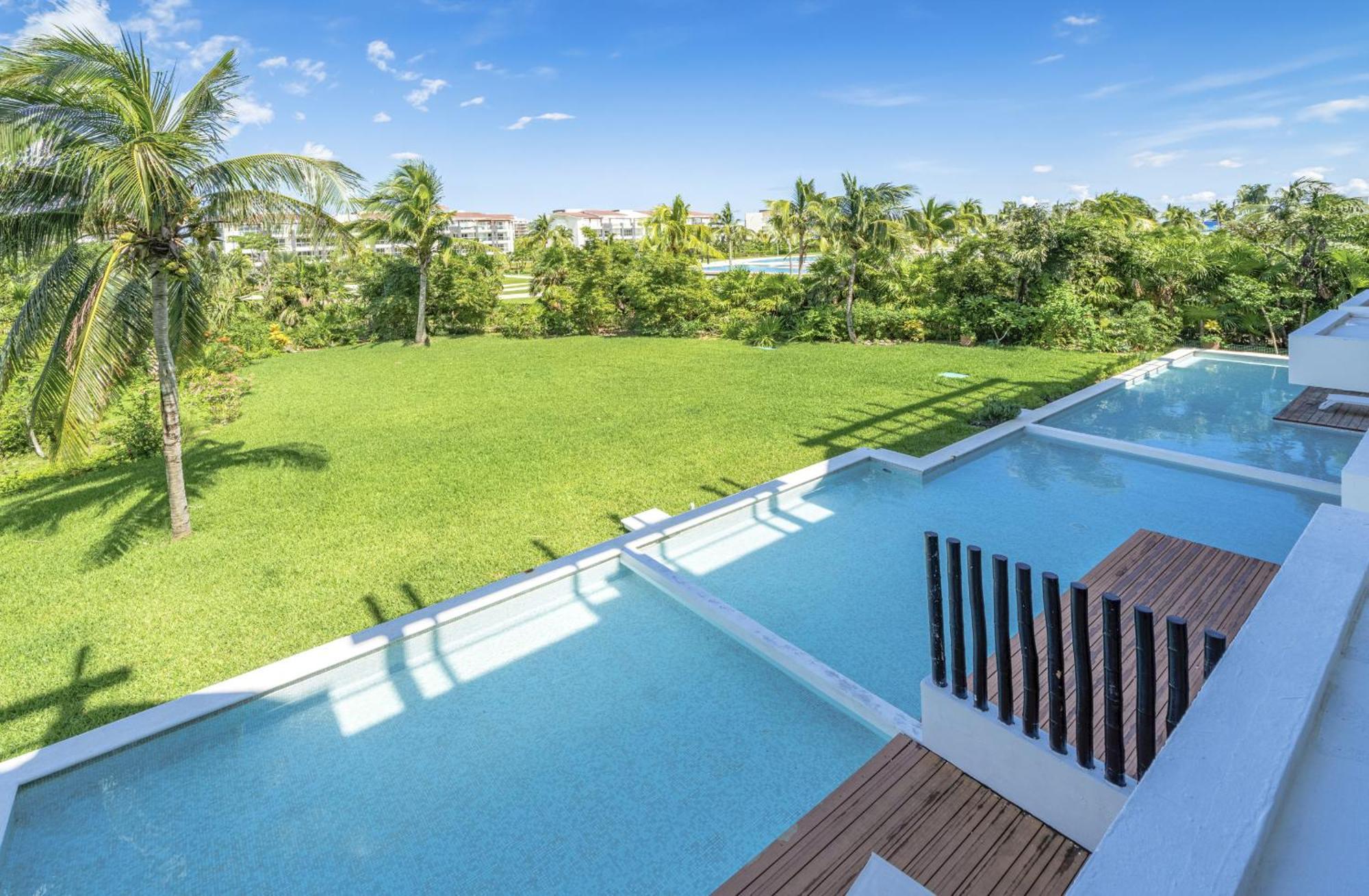 Luxury 2 Bedroom With Tub & Infinity Pool - Side At Mareazul - Sirenita G * Playa del Carmen