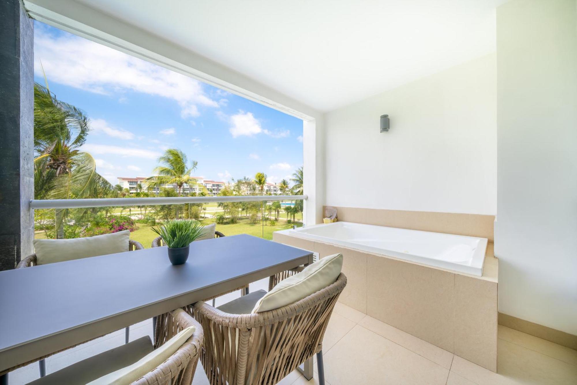 Luxury 2 Bedroom With Tub & Infinity Pool - Side At Mareazul - Sirenita G *