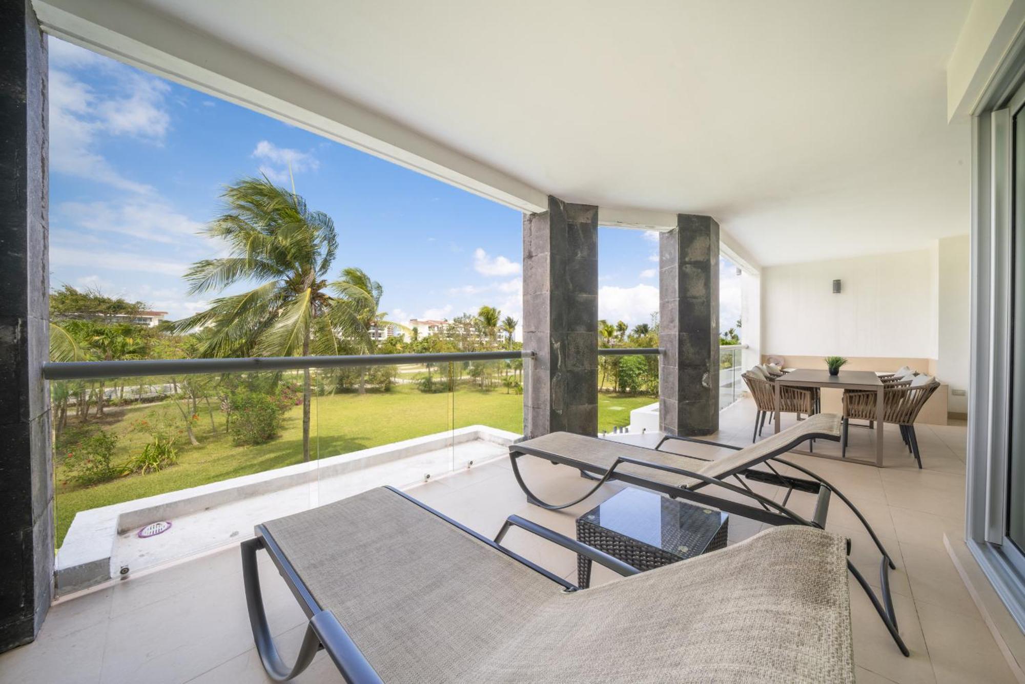 Luxury 2 Bedroom With Tub & Infinity Pool - Side At Mareazul - Sirenita G Holiday home