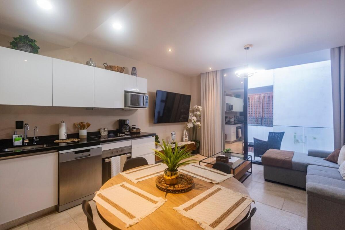 Cozy Prime Location With Pr Pool Apartment