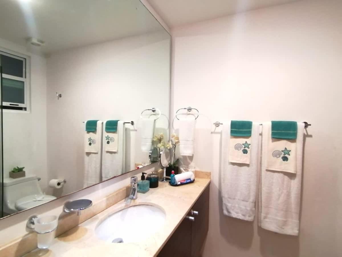 Holiday home Oceanview Pool Near Av 5th 6 Guest Fast Wifi