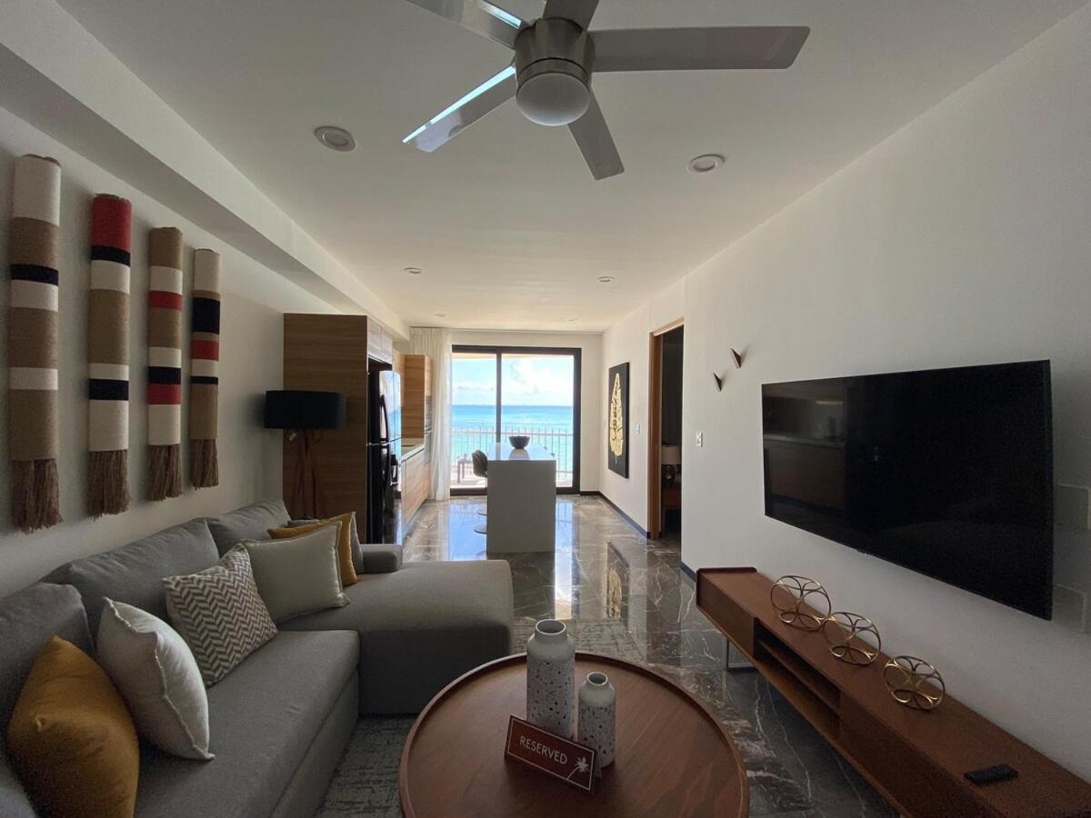 Ocean Front! Amazing Rooftop Pool, Walk To Fifth! Playa del Carmen
