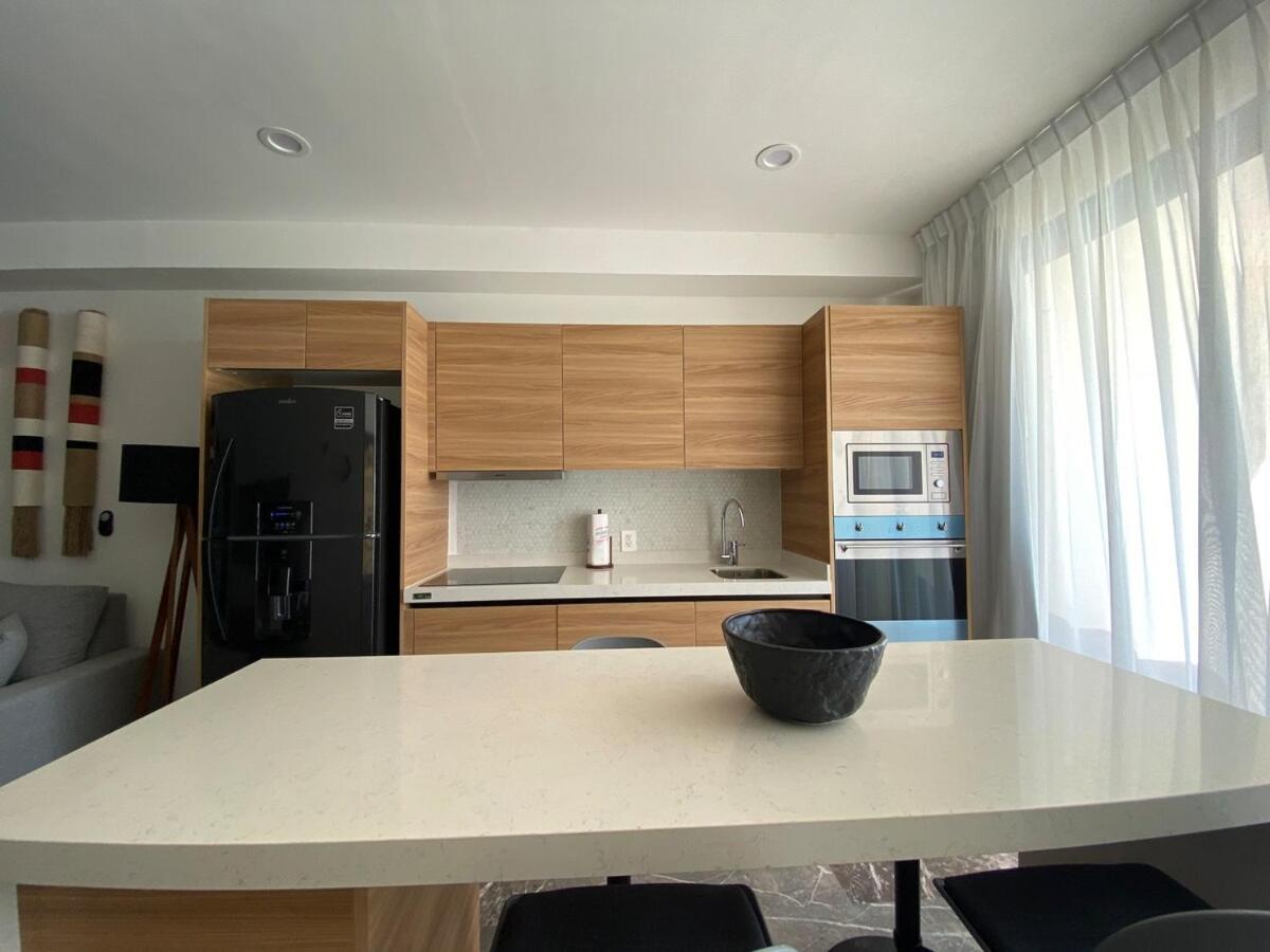 Ocean Front! Amazing Rooftop Pool, Walk To Fifth! Apartment *