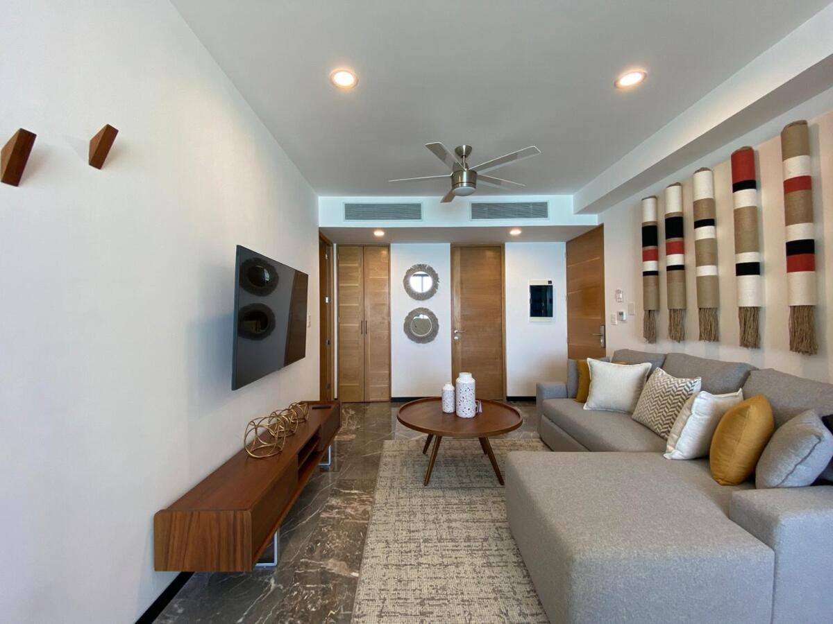 Apartment Ocean Front! Amazing Rooftop Pool, Walk To Fifth! Playa del Carmen