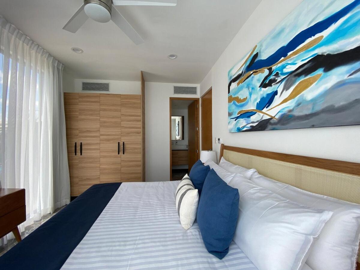 Ocean Front! Amazing Rooftop Pool, Walk To Fifth! Apartment