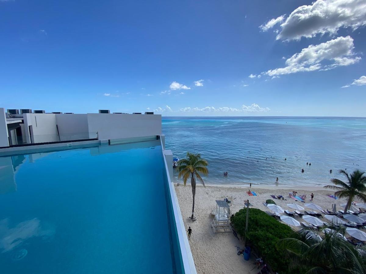 Ocean Front! Amazing Rooftop Pool, Walk To Fifth!
