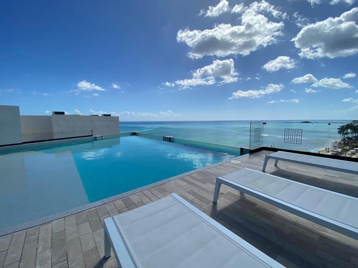 Ocean Front! Amazing Rooftop Pool, Walk To Fifth! *