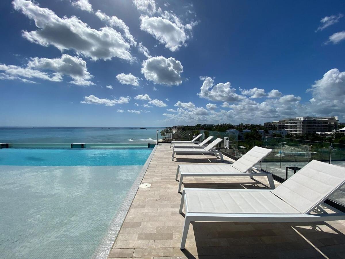 Ocean Front! Amazing Rooftop Pool, Walk To Fifth! Apartment Playa del Carmen