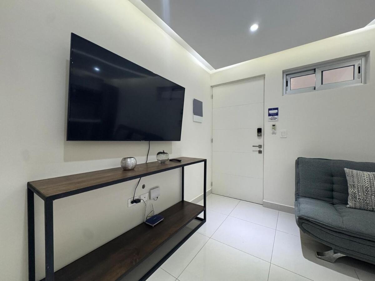 Apartment Comfy One Bedroom Near The And 5th Ave *