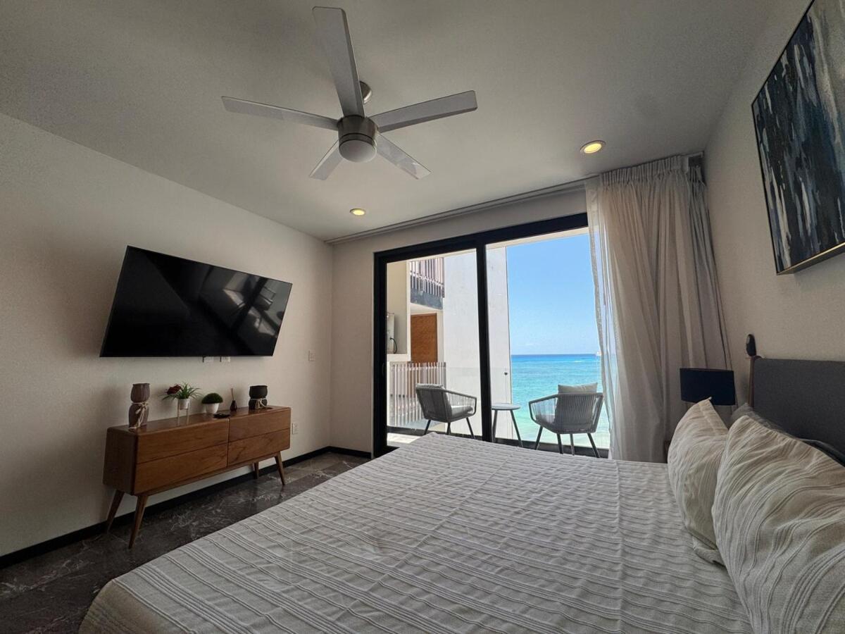 Oceanfront Condo, Roof Pool, Gym, Walk To 5th Ave! Apartment Playa del Carmen