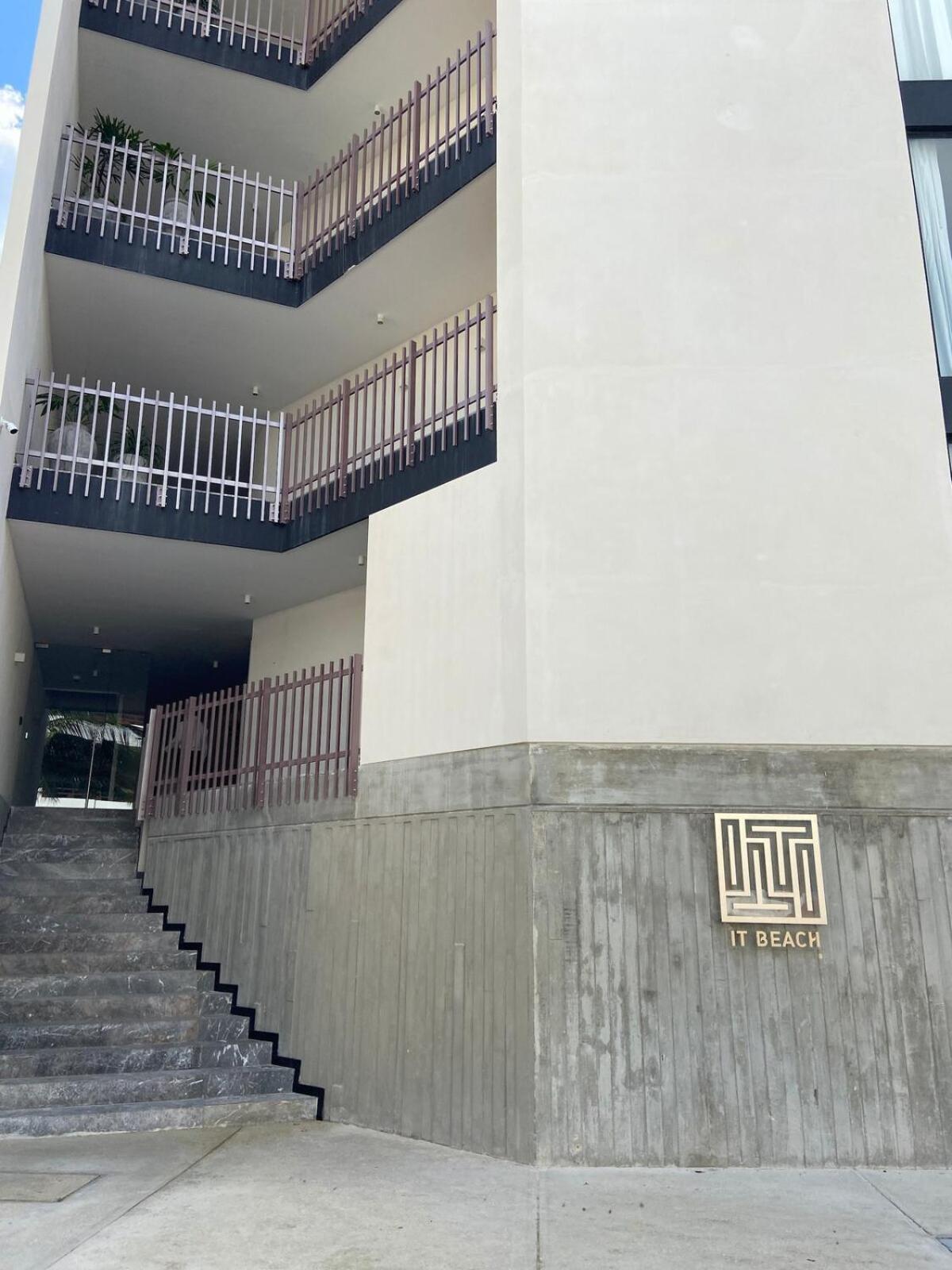 Oceanfront Condo, Roof Pool, Gym, Walk To 5th Ave! Apartment *