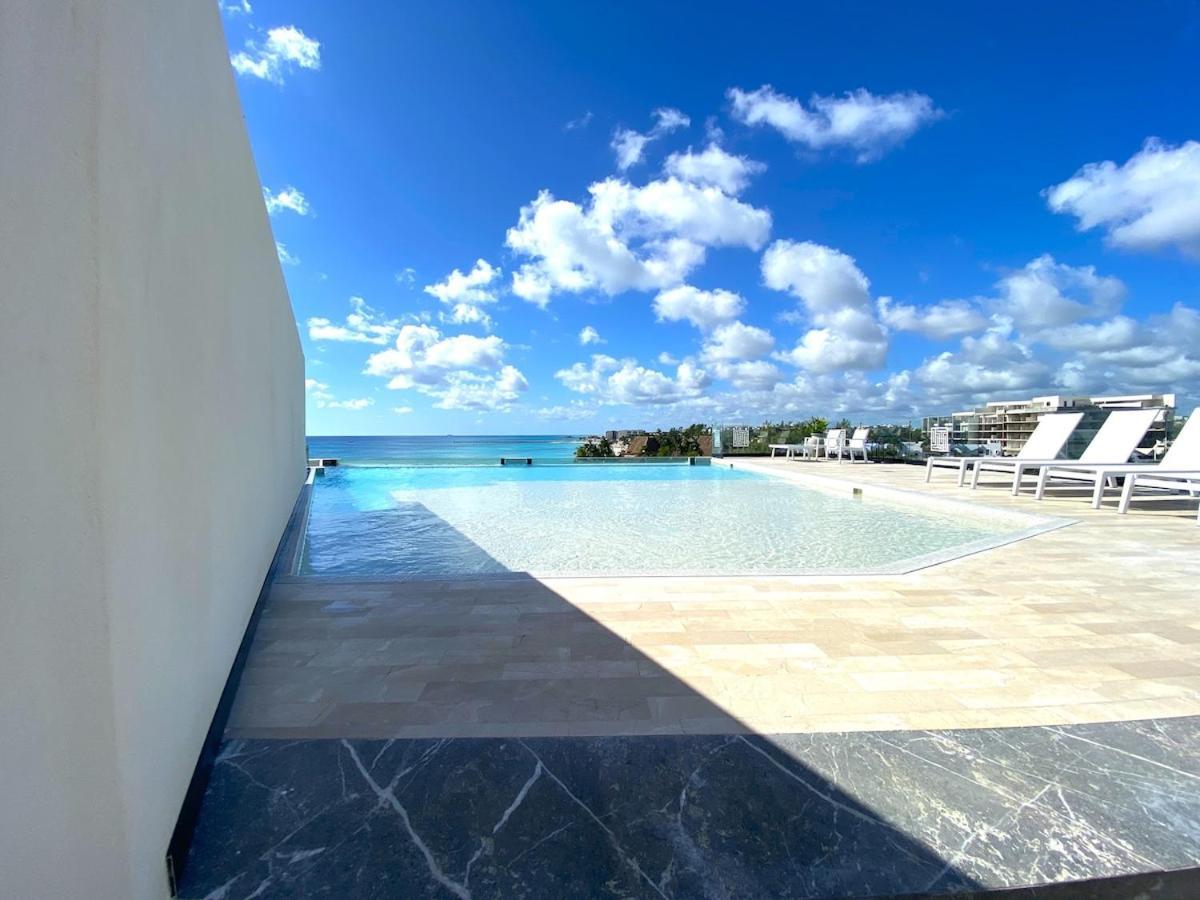 Oceanfront Condo, Roof Pool, Gym, Walk To 5th Ave! Apartment