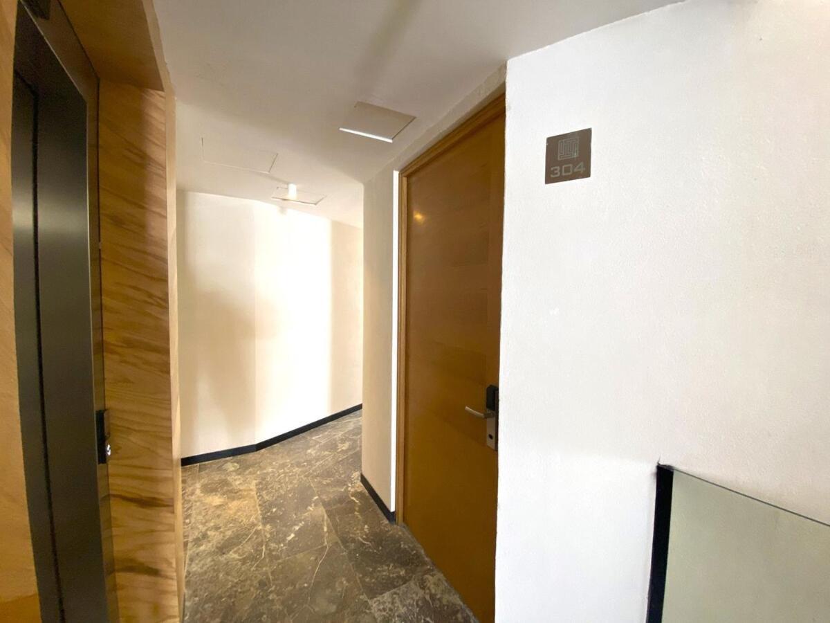 Oceanfront Condo, Roof Pool, Gym, Walk To 5th Ave! *
