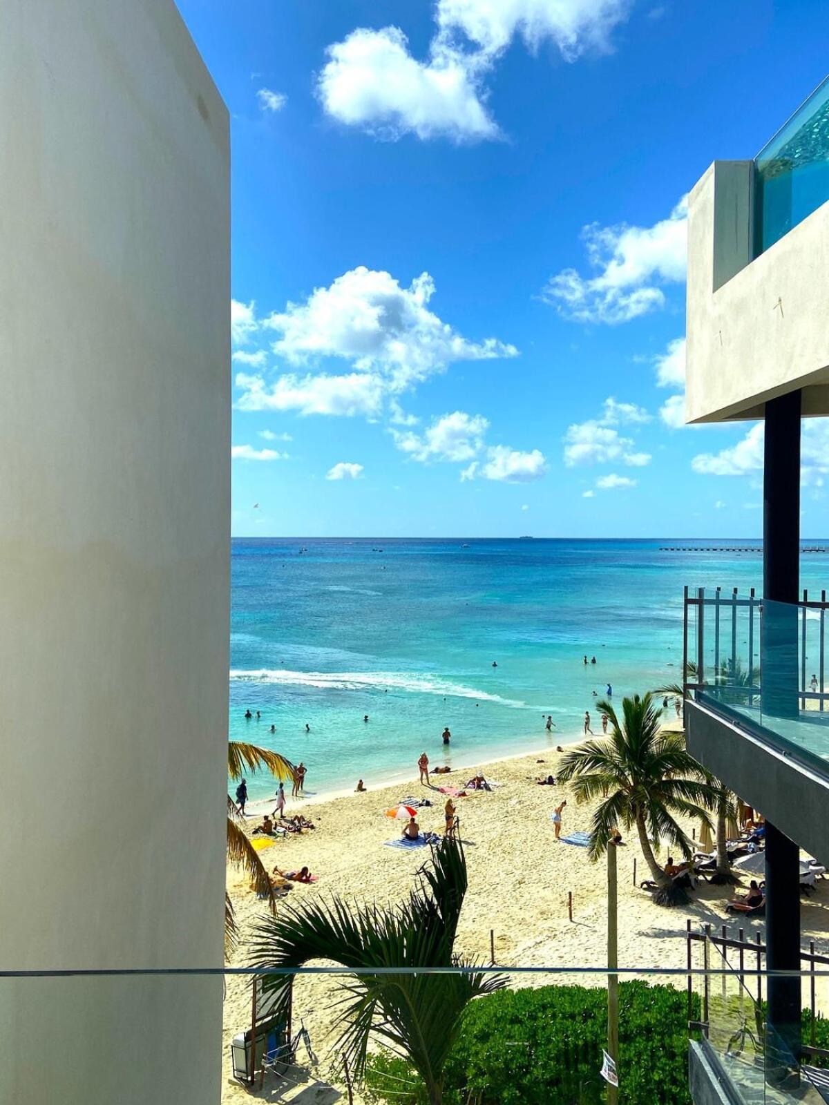 Oceanfront Condo, Roof Pool, Gym, Walk To 5th Ave! Apartment *