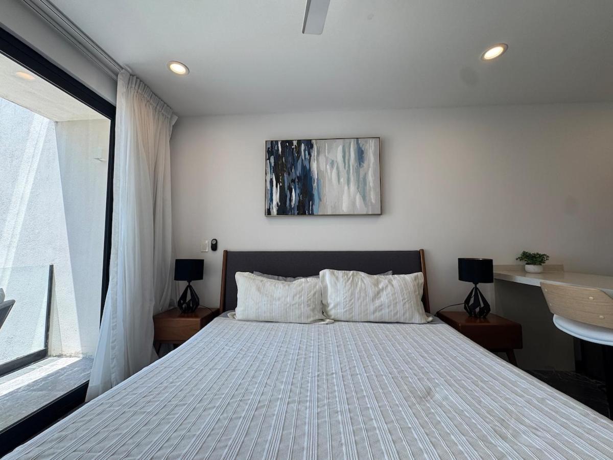 Apartment Oceanfront Condo, Roof Pool, Gym, Walk To 5th Ave! *