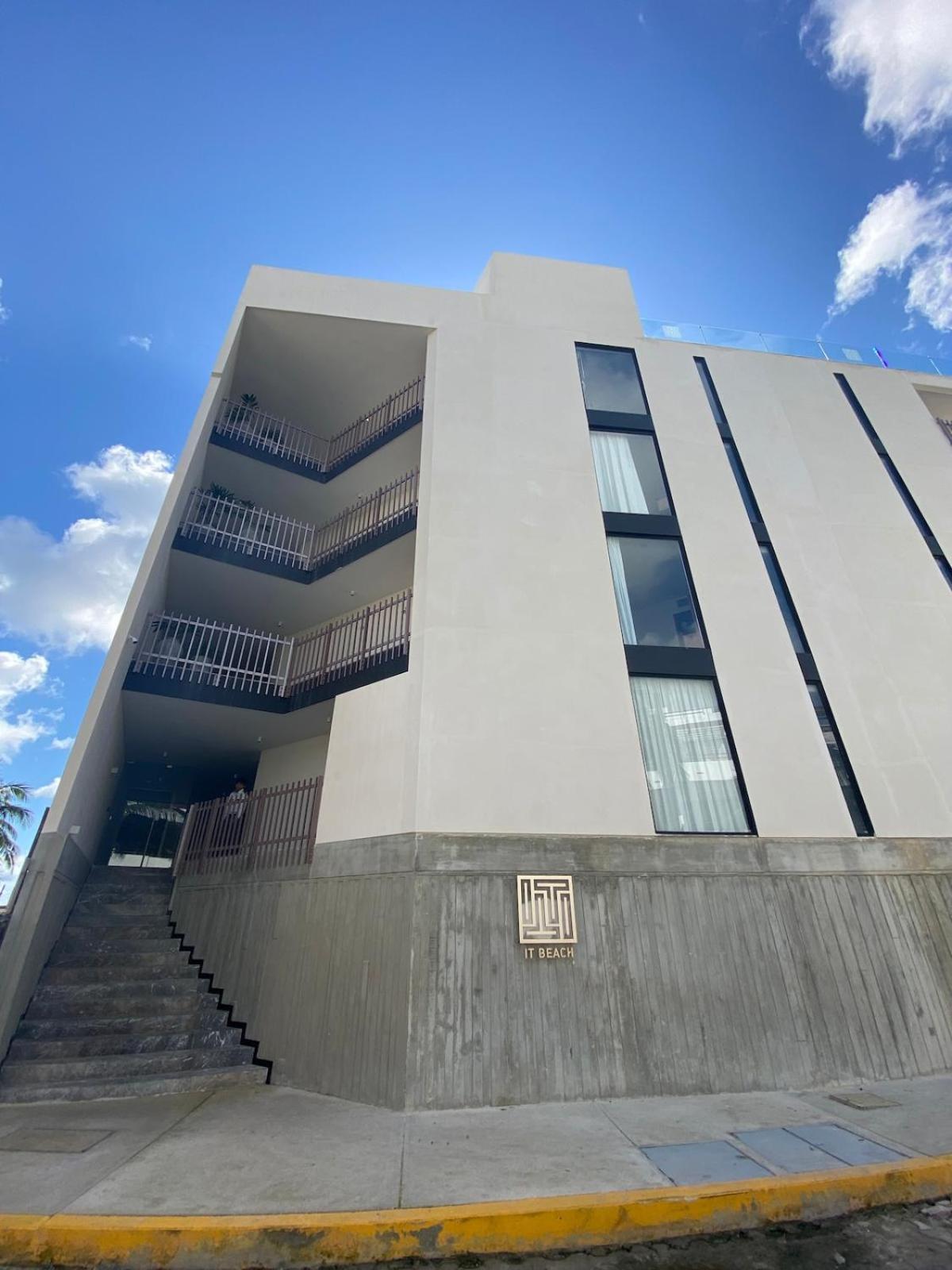 Oceanfront Condo, Roof Pool, Gym, Walk To 5th Ave! Apartment