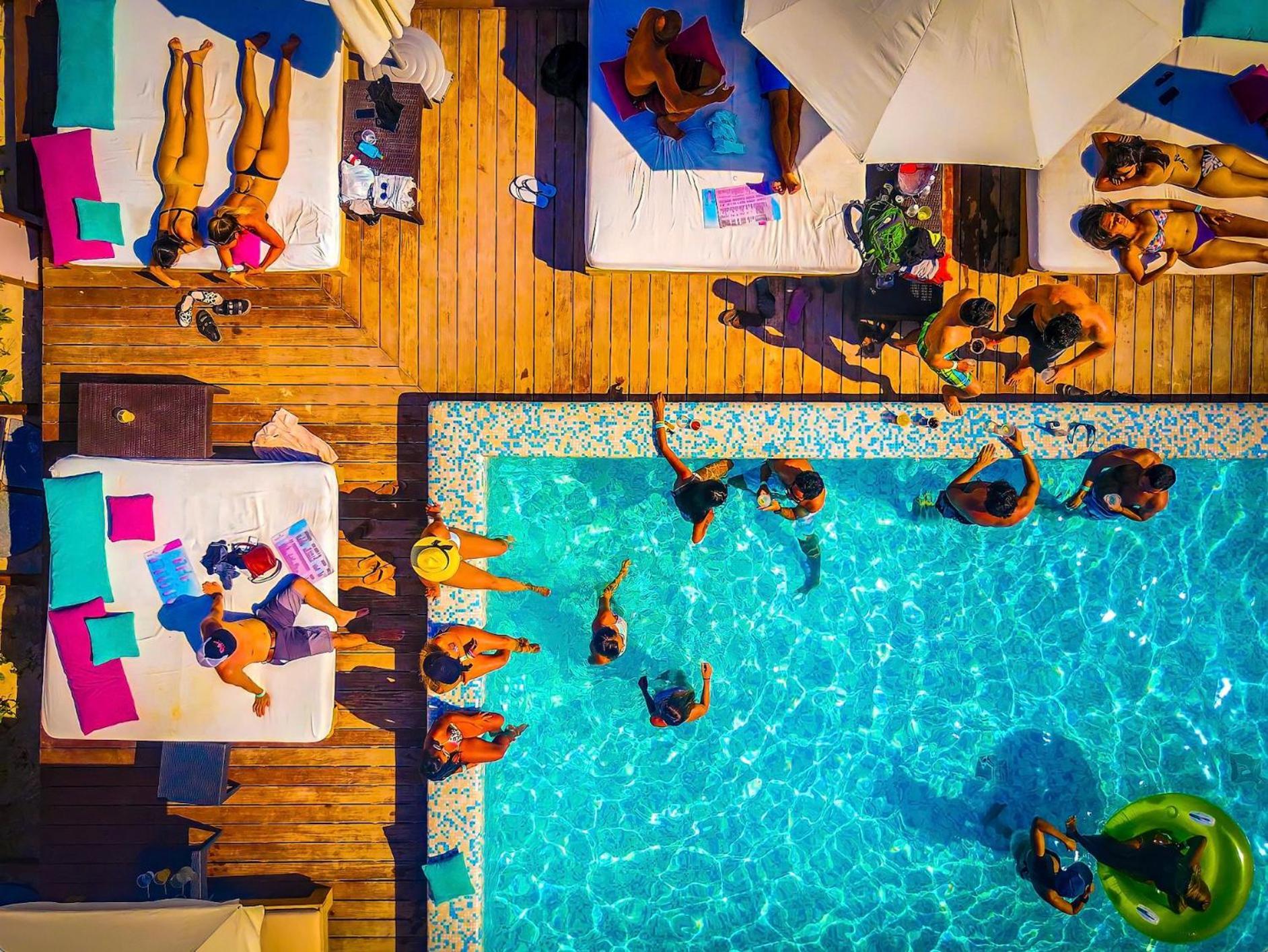 B1 Romantic Beachside Escape Capri Theme Memory Foam Queen Bed Kitchen Ac Apartment Playa del Carmen