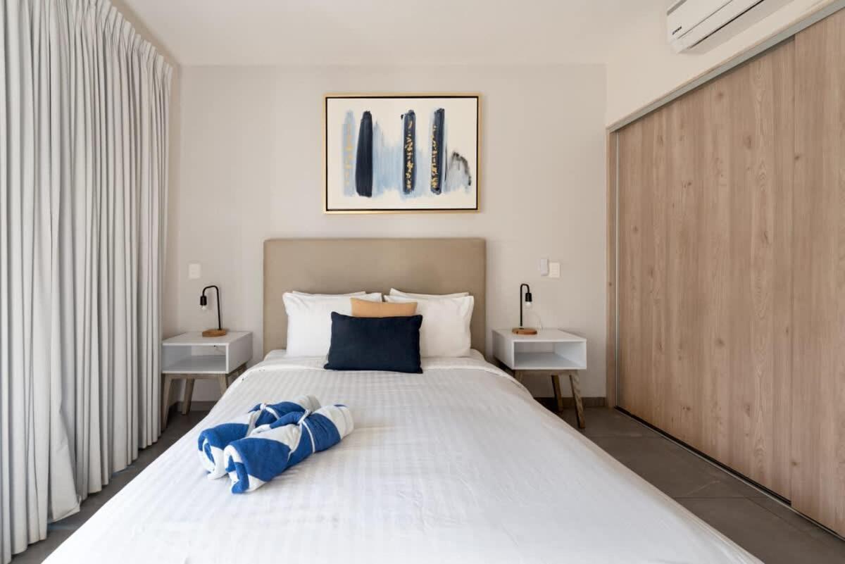 Private In Location With Pool Gym And Cinema *