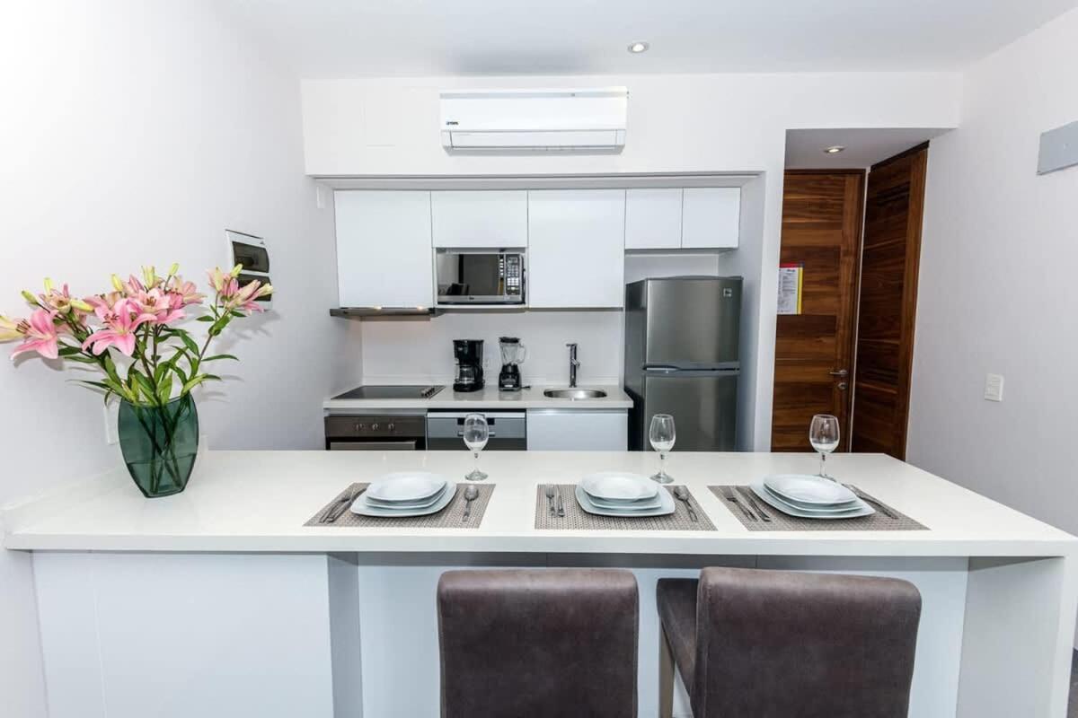 Luxury 150mb 2 Bedroom Cine Gym Pool * Playa del Carmen