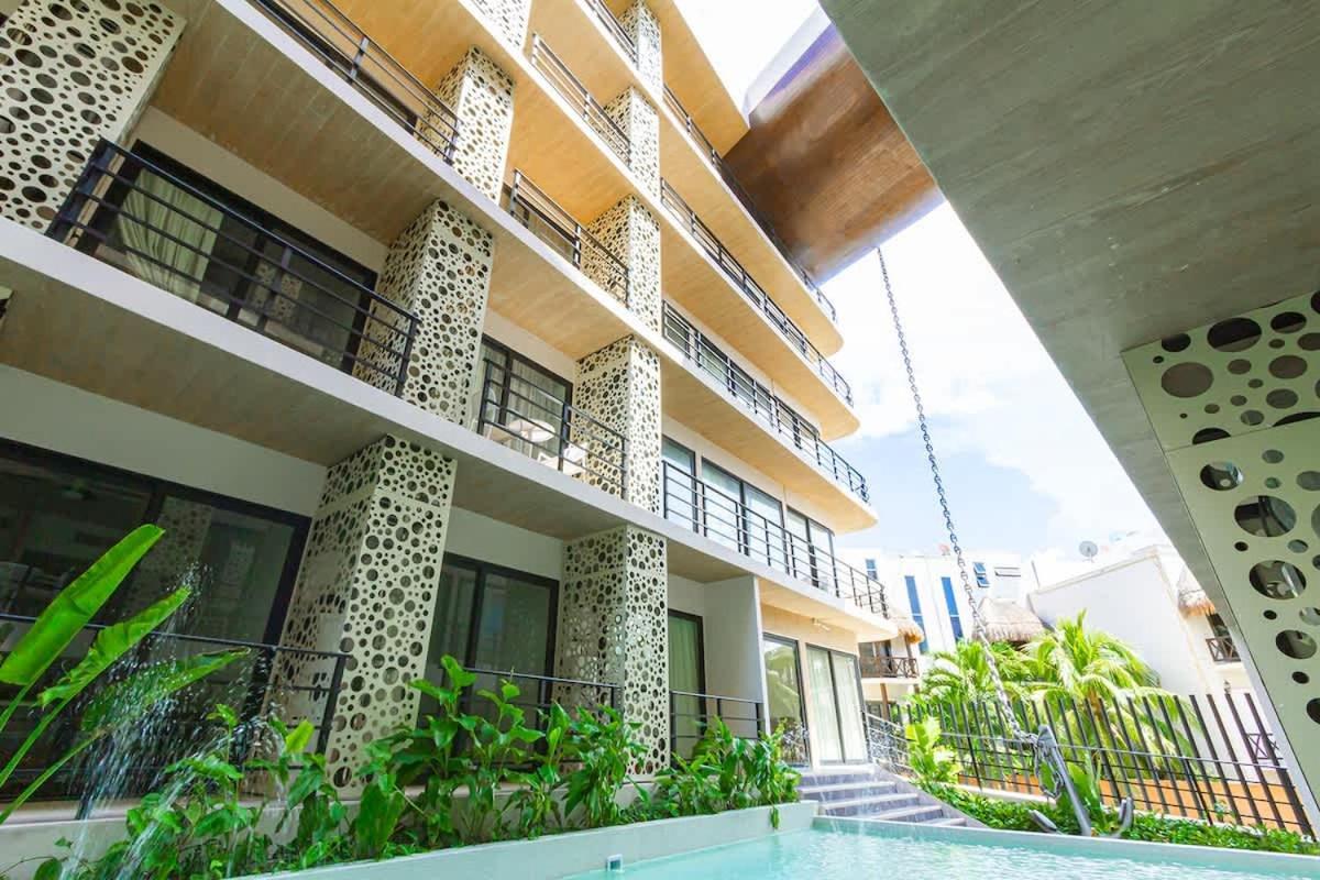 The Boat 2 Blocks From The Sea And 5th Ave 200 Mb * Playa del Carmen