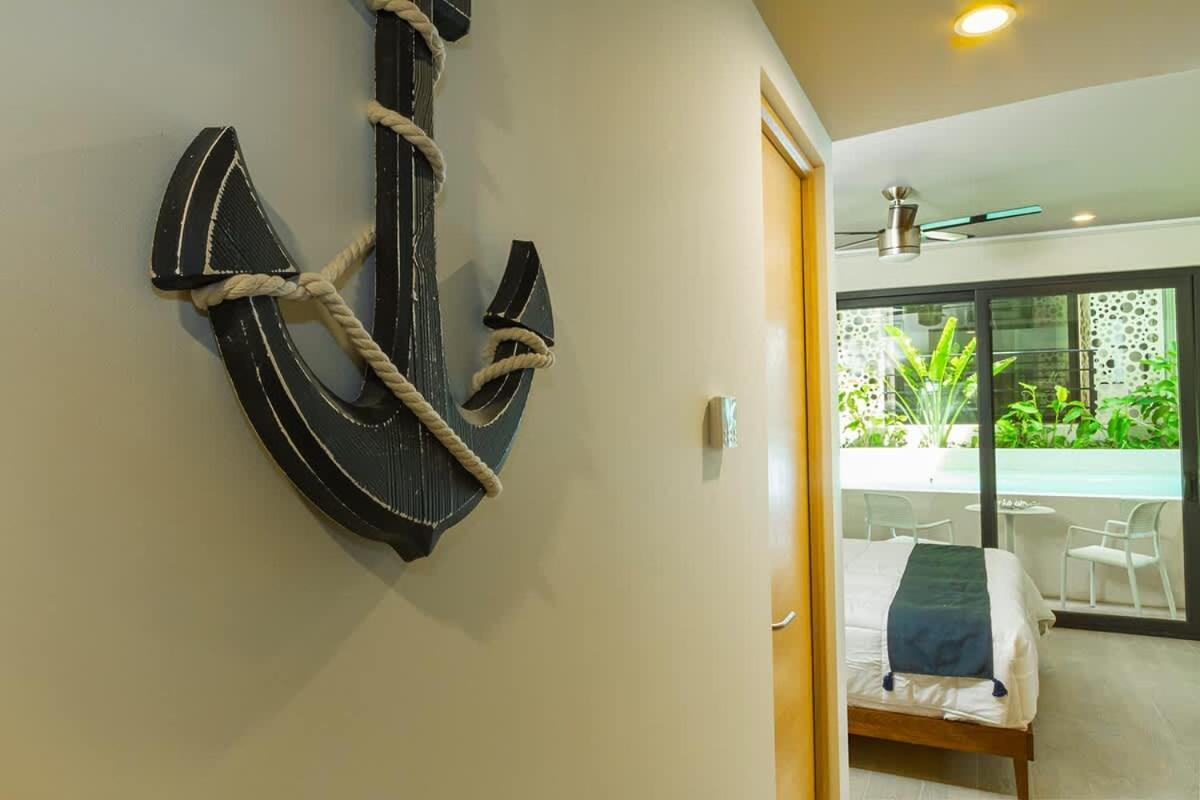 The Boat 2 Blocks From The Sea And 5th Ave 200 Mb Nhà nghỉ