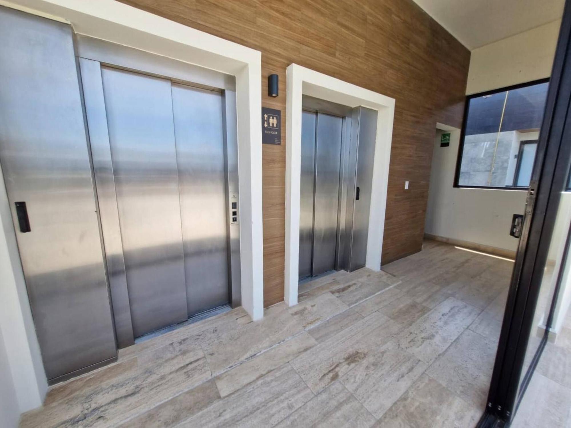 Luxury 2br In Pdc, Steps From