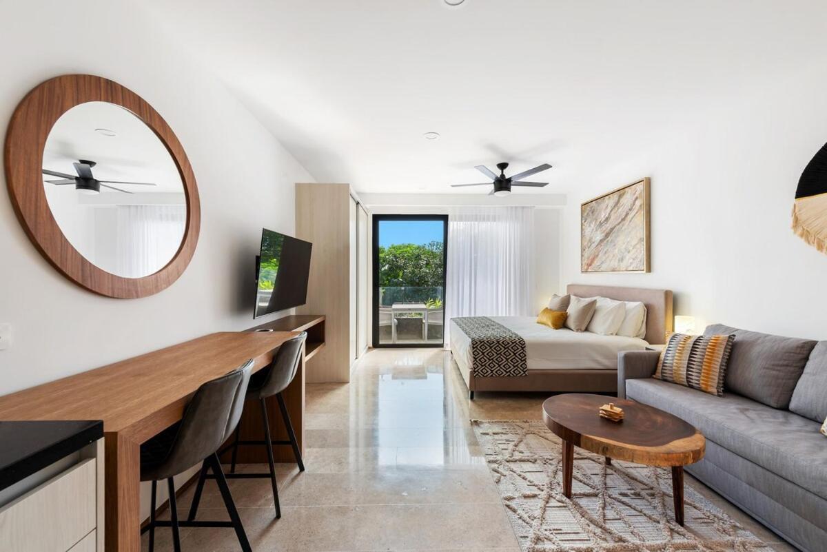 Modern & Cozy With Rooftop Pool & Gym Apartment *