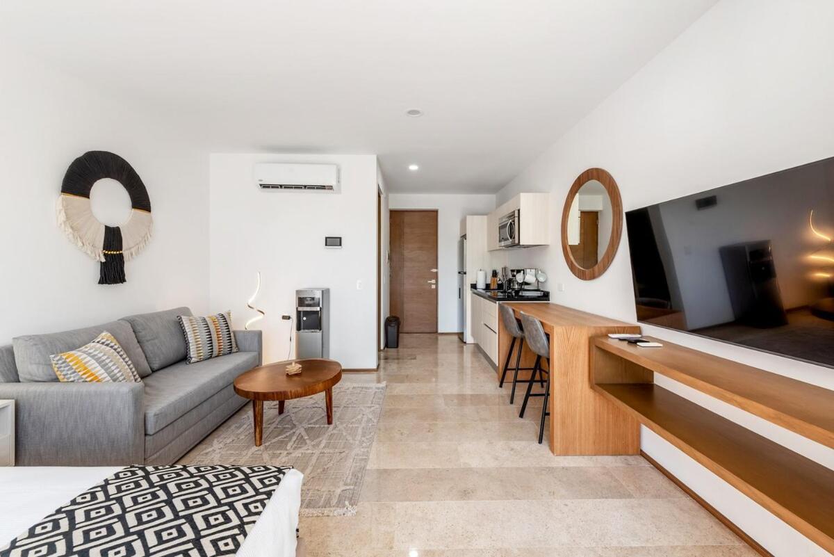 Modern & Cozy With Rooftop Pool & Gym * Playa del Carmen