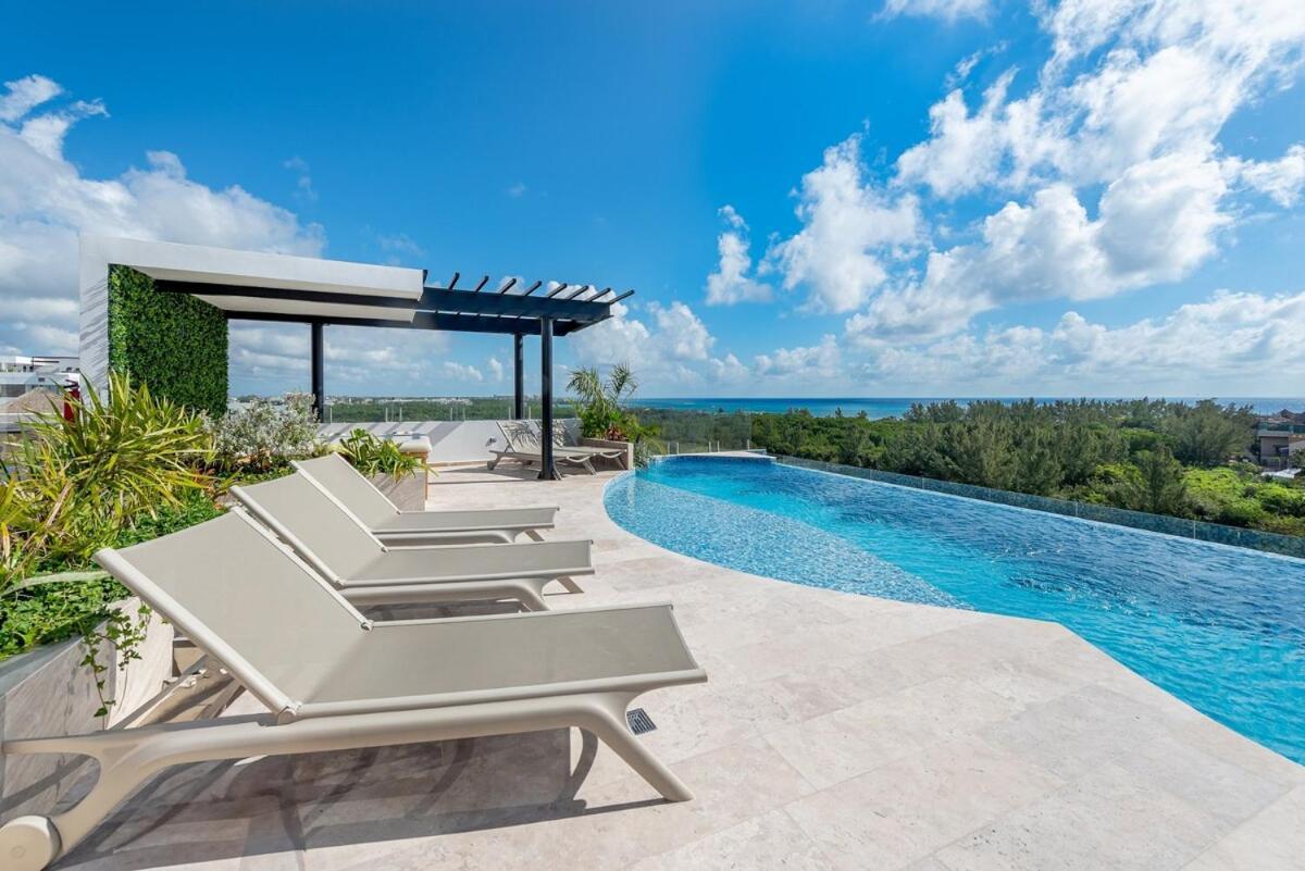 Modern & Cozy With Rooftop Pool & Gym Playa del Carmen