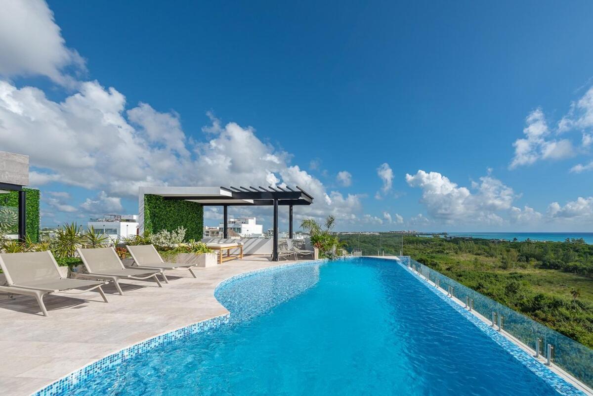 Modern & Cozy With Rooftop Pool & Gym Apartment