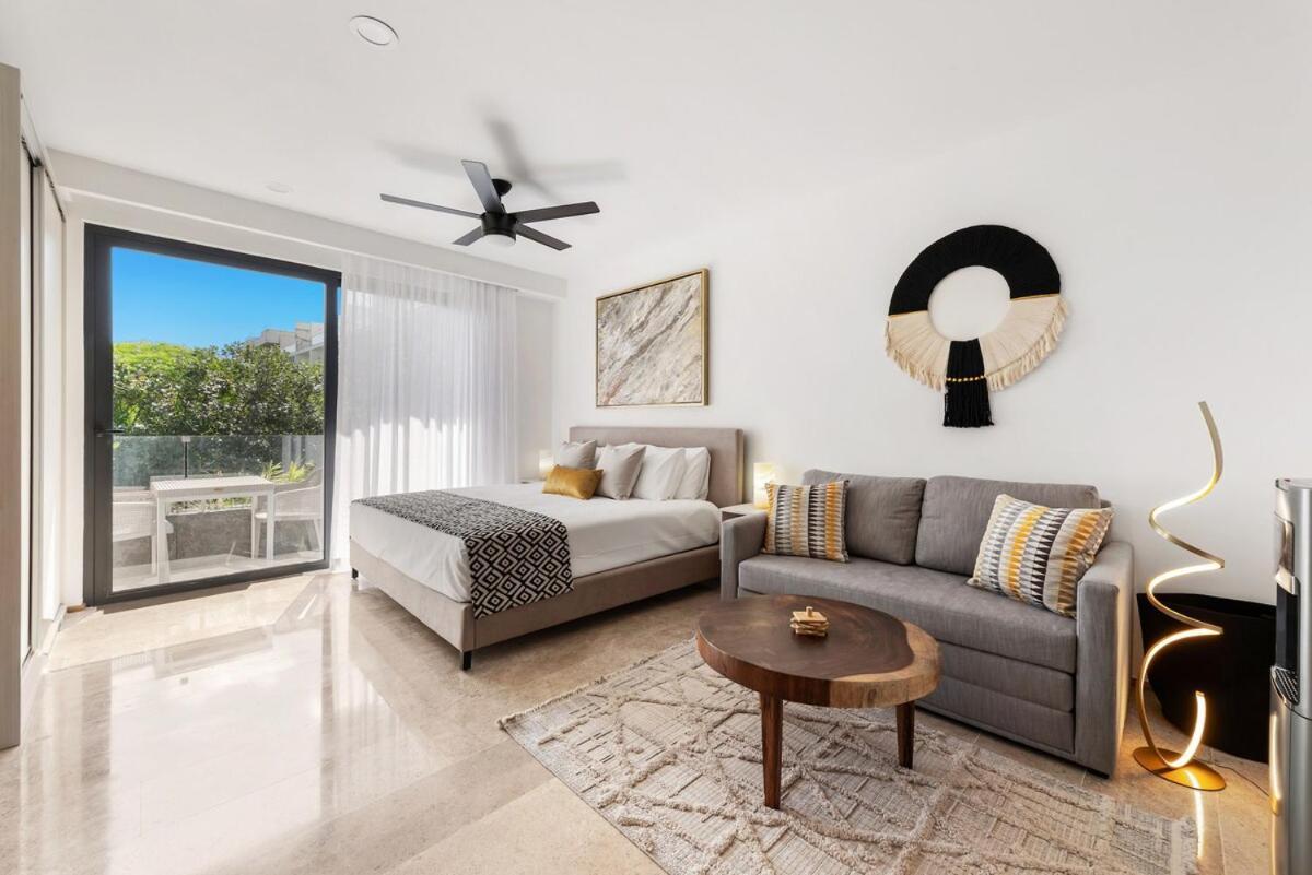 Modern & Cozy With Rooftop Pool & Gym Apartment