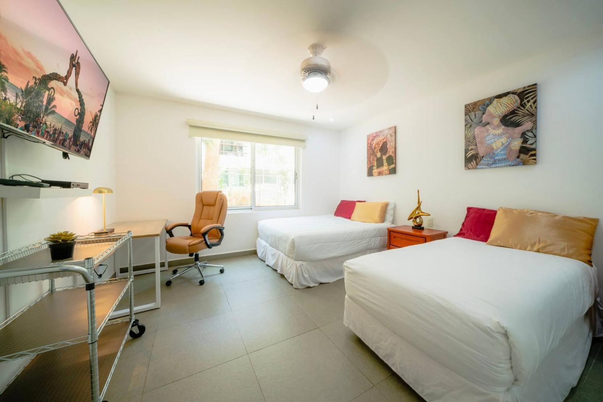 Valentine 5 Star, 4 Pools, Gym, Concierge Services, 24-hr Security Holiday home Playa del Carmen