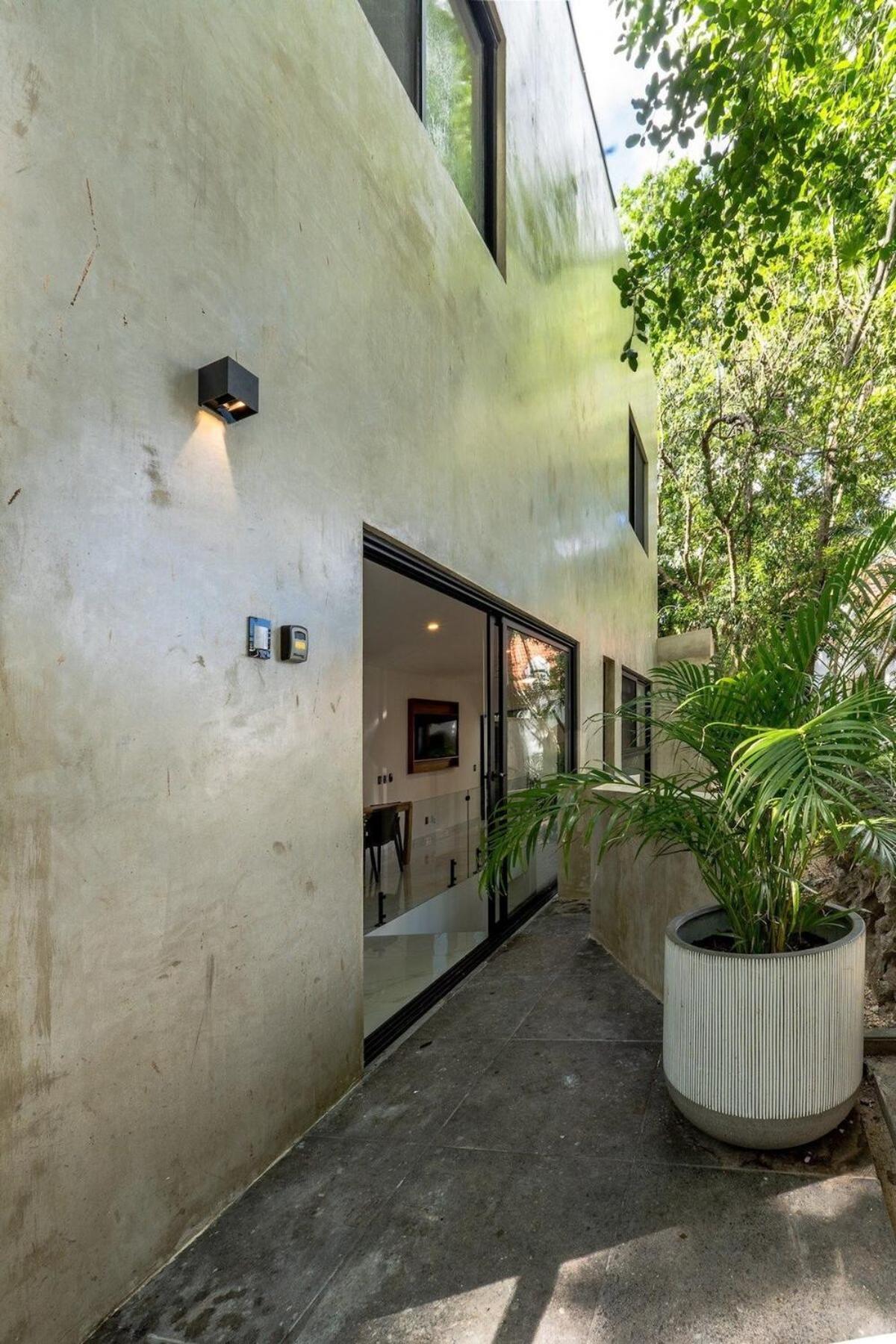 In Duplex One Block From Playacar Apartamento