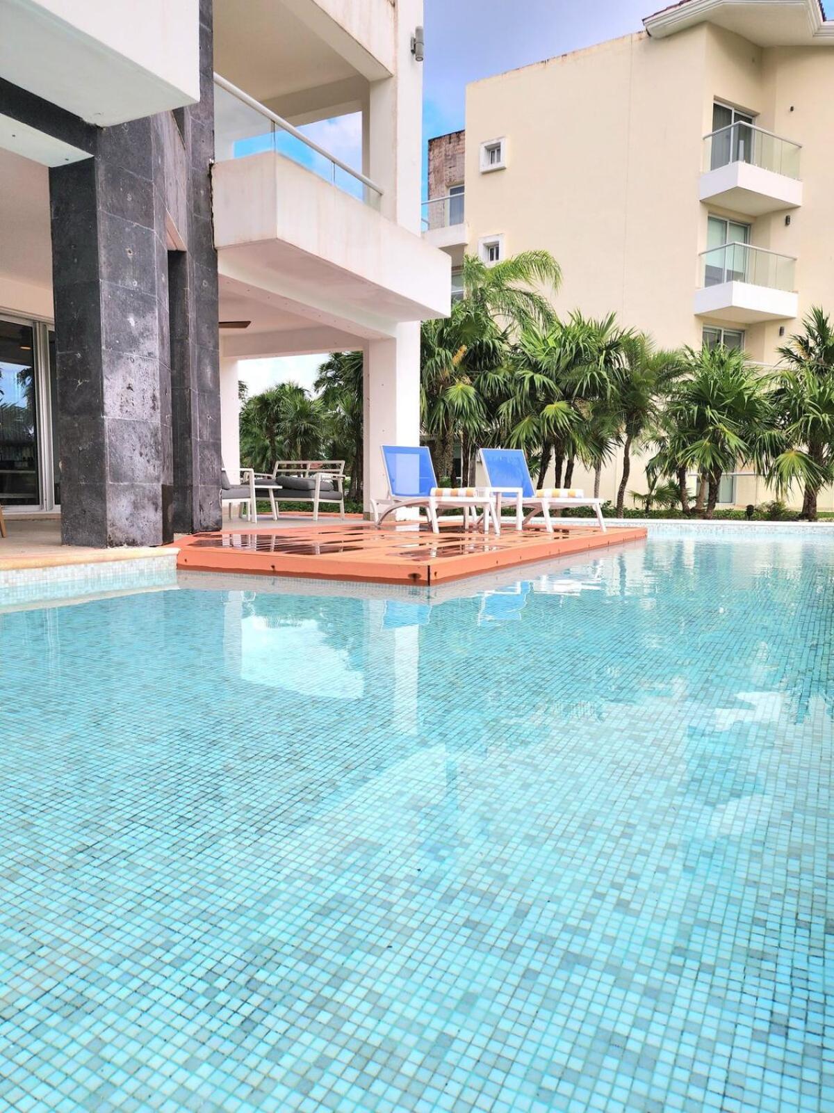 Mareazul Lovely Swim-up Family And Club Apartment