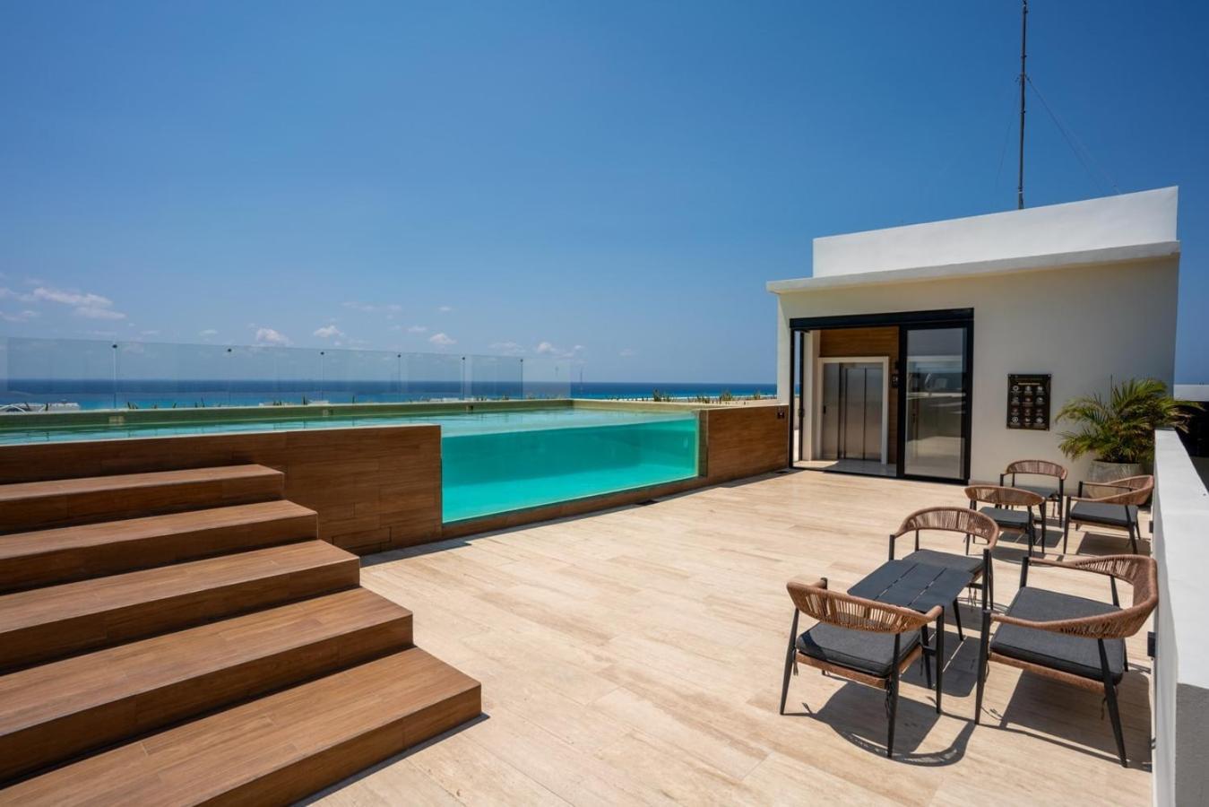 Cozy & W/ Rooftop Infinity Pool & Gym * Playa del Carmen