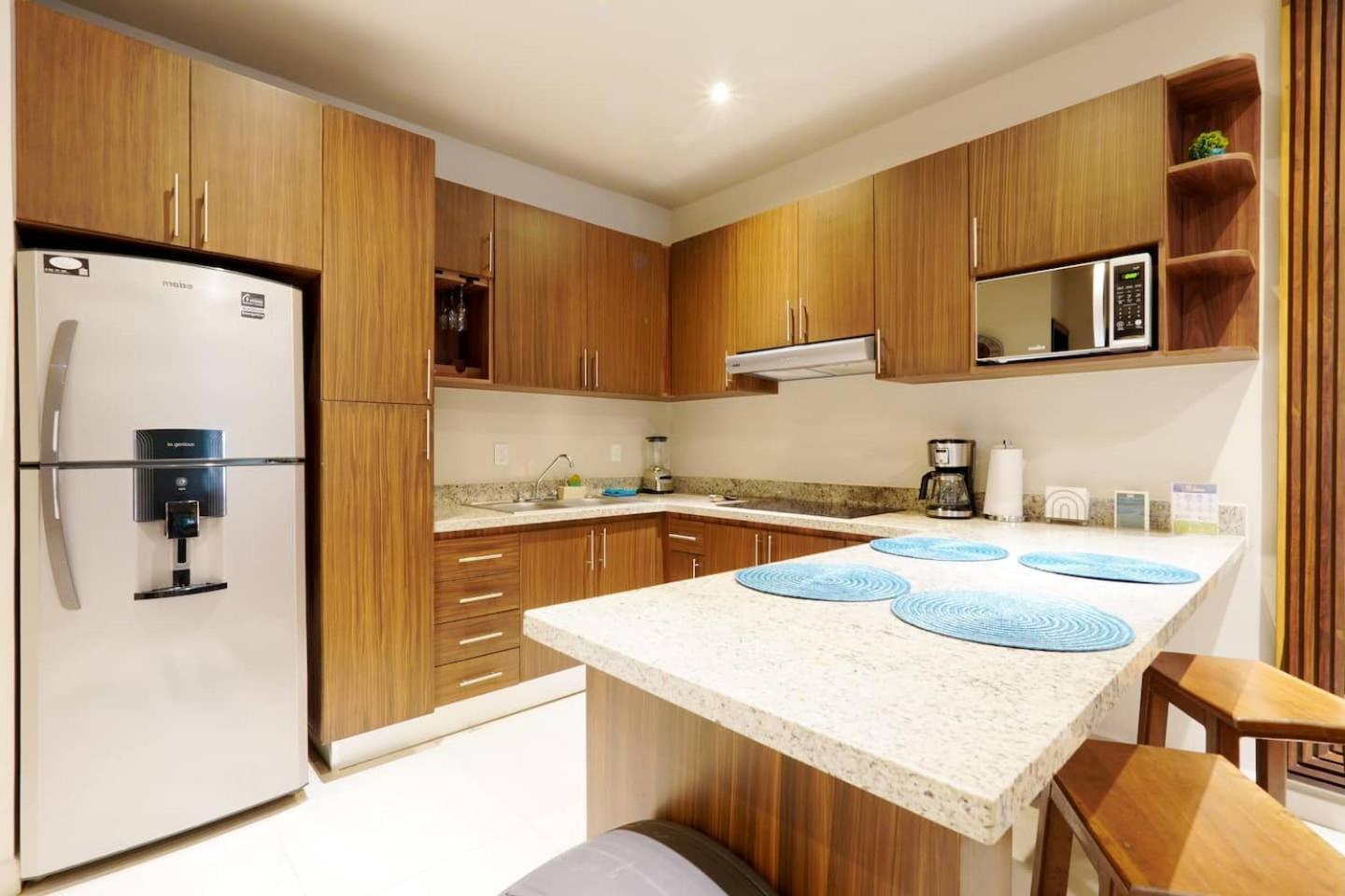 Coto8 10min To Beach, Gym, Pool,wifi 200mb *