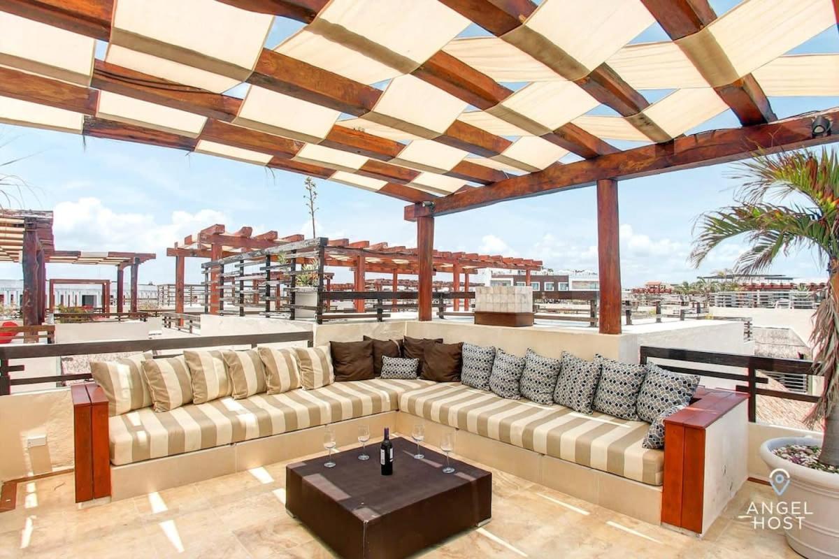 Holiday home Beachfront Penthouse Oceanview Rooftop And Pool