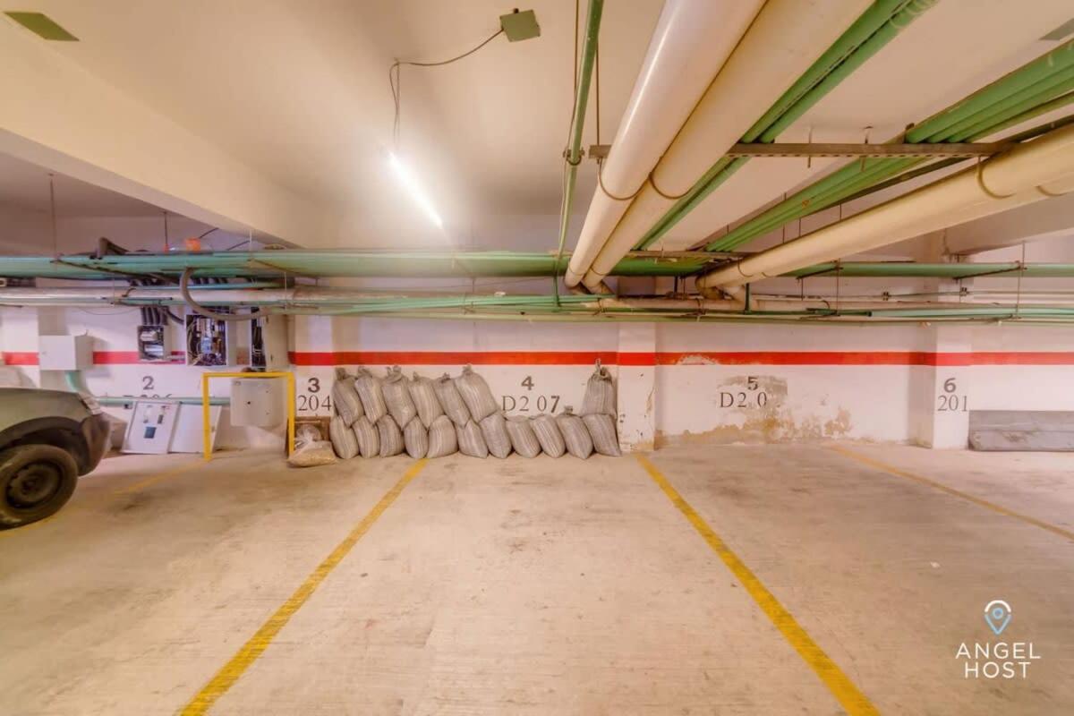 Ideal Group Getaway 4 Blocks To The & Pool Apartment *