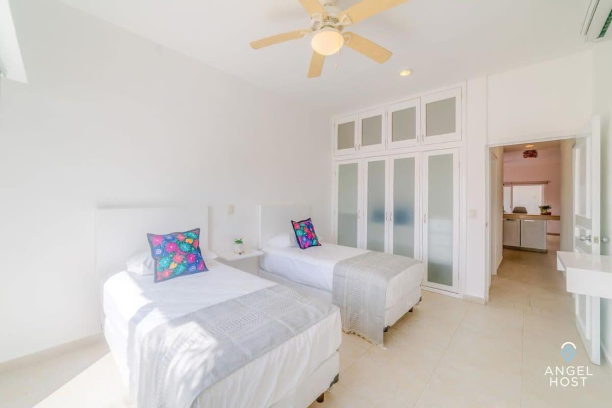 Ideal Group Getaway 4 Blocks To The & Pool *