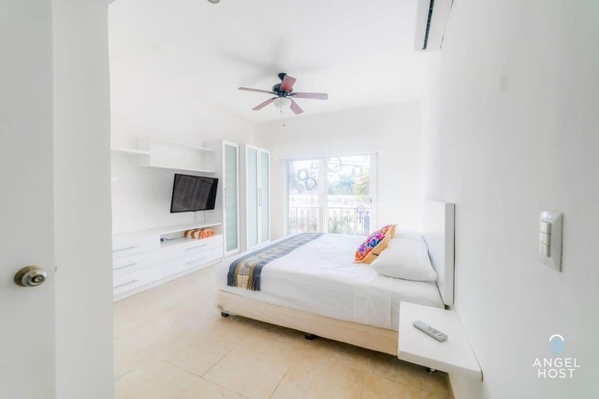 Apartment Ideal Group Getaway 4 Blocks To The & Pool *