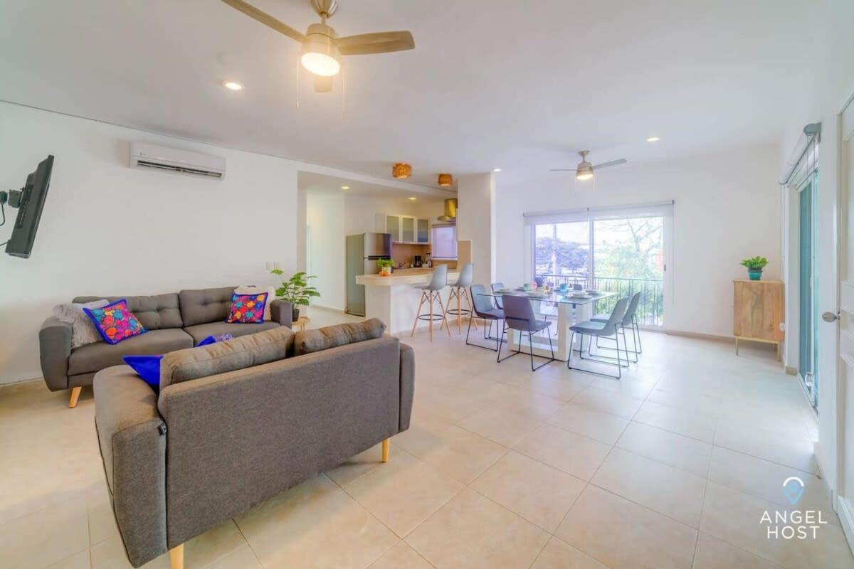 Apartment Ideal Group Getaway 4 Blocks To The & Pool