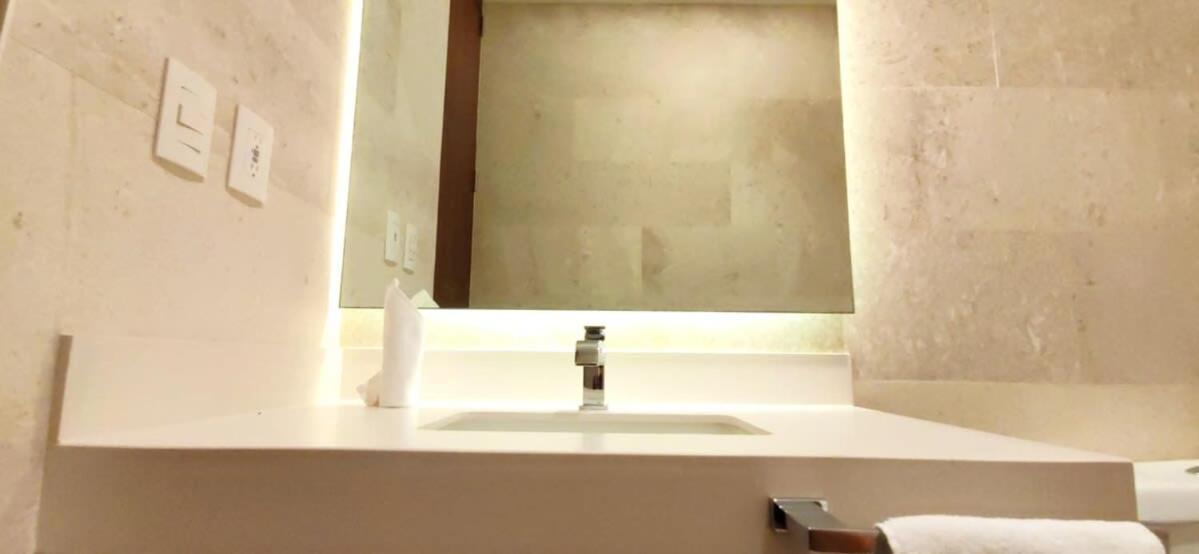 Apartment Next To The Beautiful 2 Bedroom *