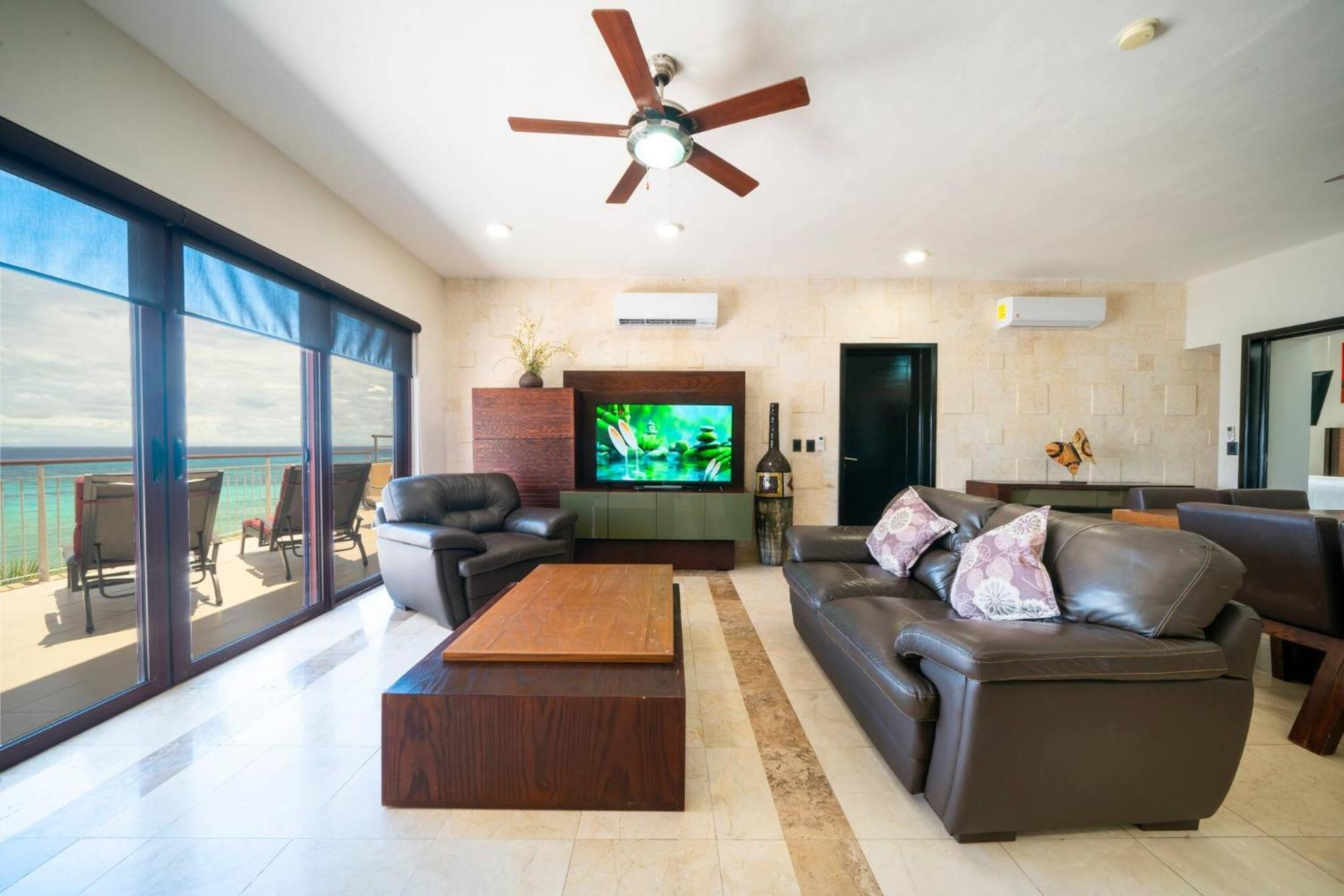 Surf 408 - Beachfront Stunning Ocean View Penthouse - At El Faro Nhà nghỉ Playa del Carmen
