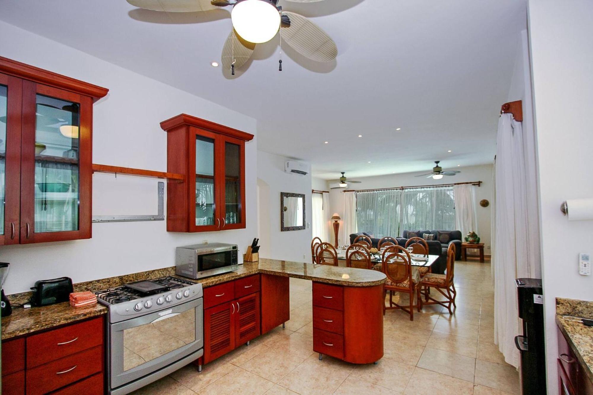 With 4 Bedrooms A Few Steps From The - Playacar - Vista Del Mar *
