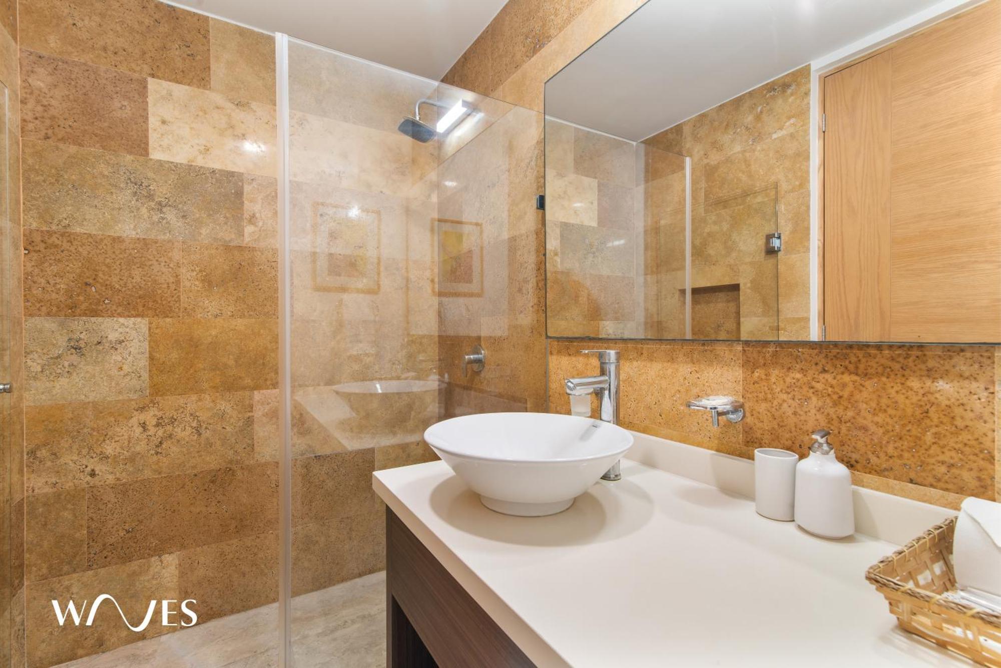 Luminous 1 Br. Steps Away From The Apartment *